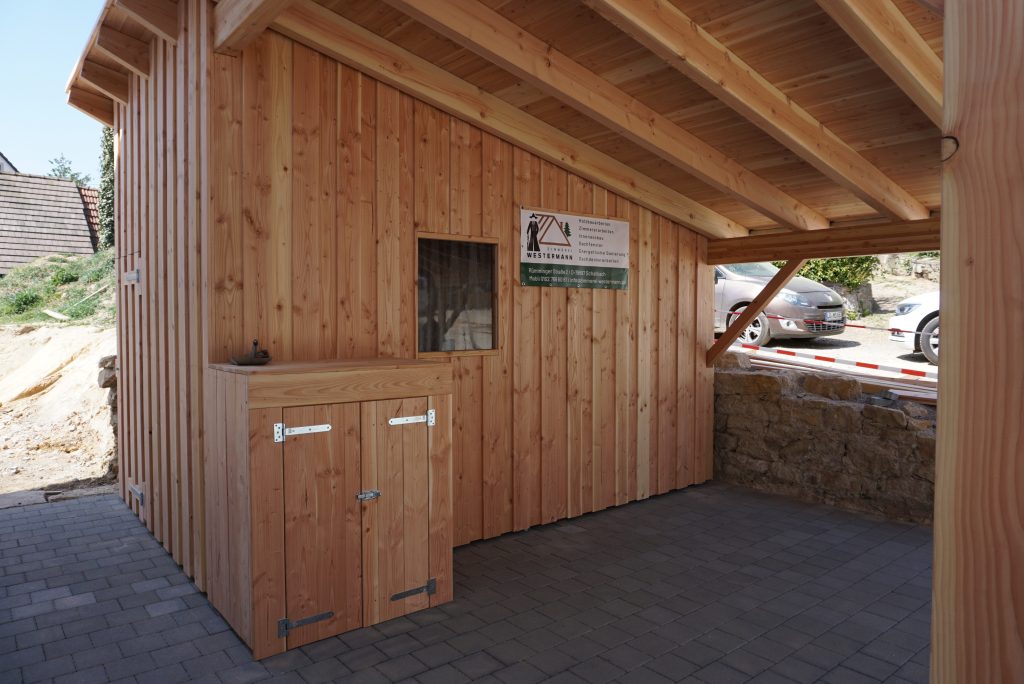 Carport mit anliegendem Schopf