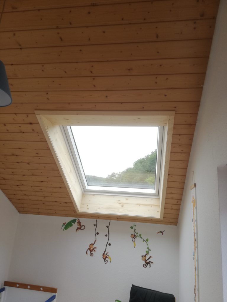 Velux Dachfenster mit speziell angefertigtem Innenfutter
